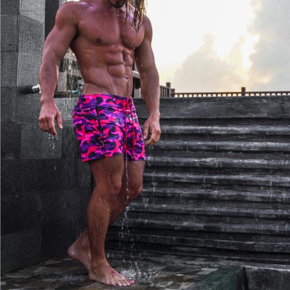 Tucann Swim Shorts Pink camo size small - Picture 3 of 3
